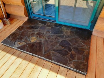 Čím vyspárovat venkovní břidlicovou dlažbu, aby vydržela roky?