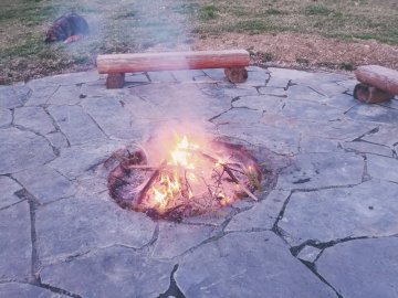 Jak vytvořit zahradní posezení s břidlicovou dlažbou